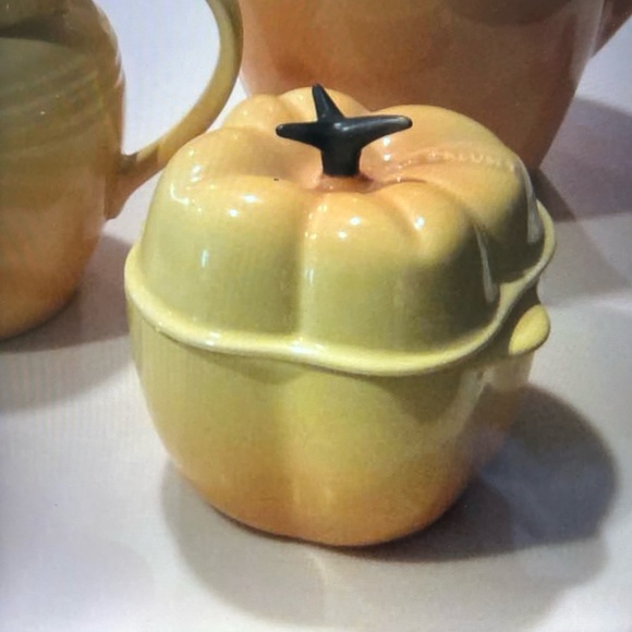 Le Creuset Other - Le Creuset  Petite Bell Pepper Stoneware Cocotte